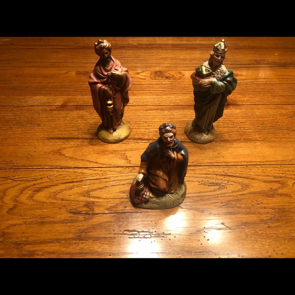 Hand painted, gorgeous 19 piece nativity figurines - Picture 5 of 7